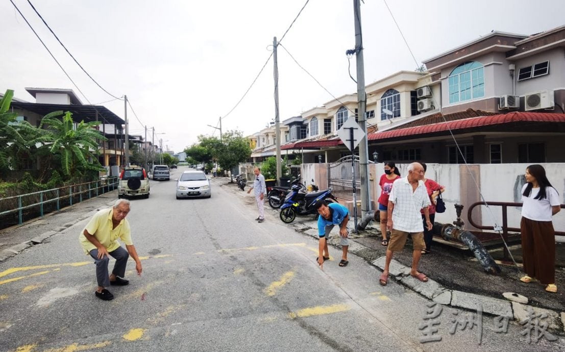 居民反对化粪池排污管路经住宅前路段