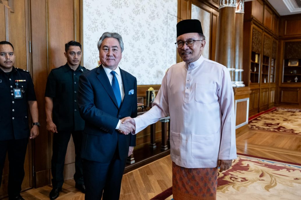 已签 ∕吉尔吉斯总统邀5月官访 安华冀开拓合作经贸关系