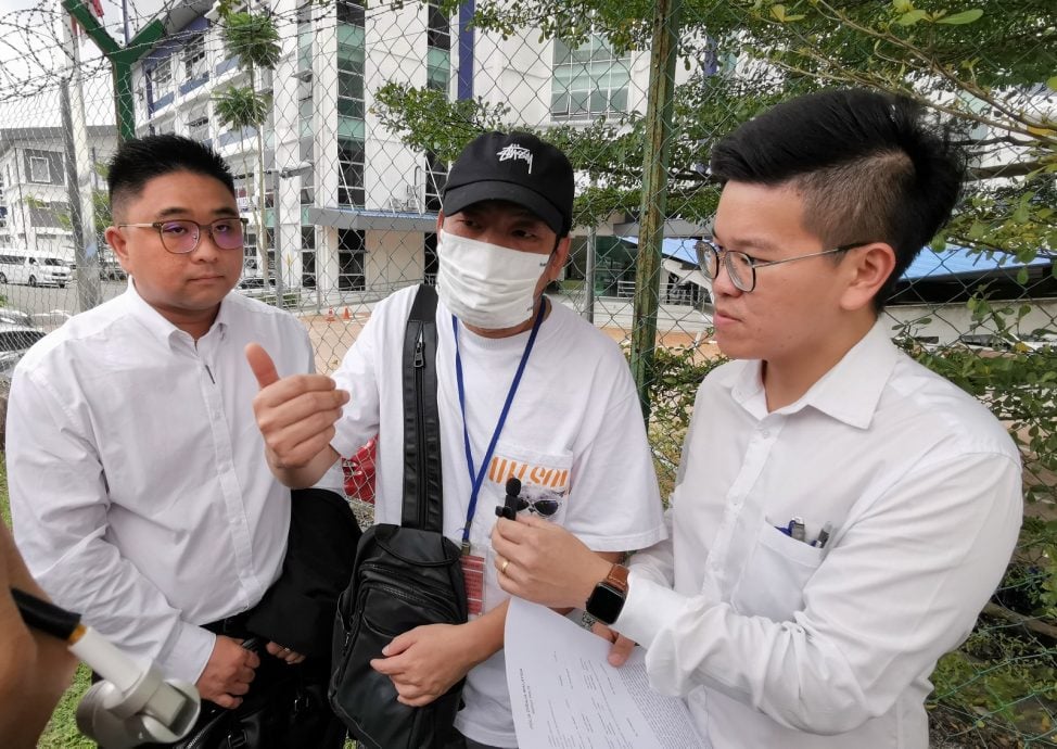 黑警勒索越堤族事件再爆一单!事主:警察拿证件来打抢,我非常生气!