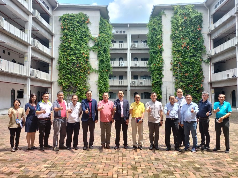 *已签发*柔:南方大学学院代表莅临笨珍培群独中 进行教育双向交流