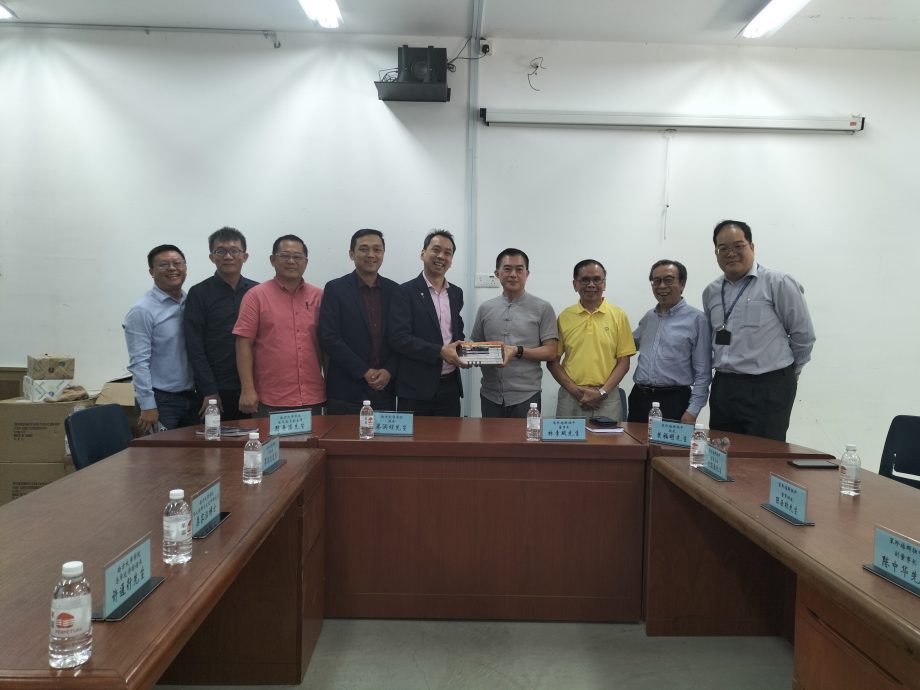 *已签发*柔:南方大学学院代表莅临笨珍培群独中 进行教育双向交流