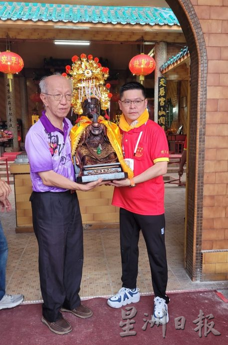 *已签发*柔:哥打“天后圣母宝诞夜游” 60余支游神队伍参与场面盛大
