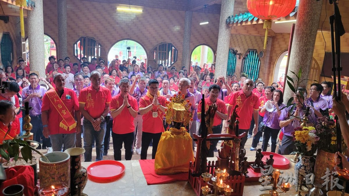 *已签发*柔:哥打“天后圣母宝诞夜游” 60余支游神队伍参与场面盛大