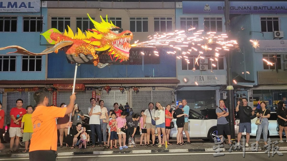 *已签发*柔:哥打“天后圣母宝诞夜游” 60余支游神队伍参与场面盛大