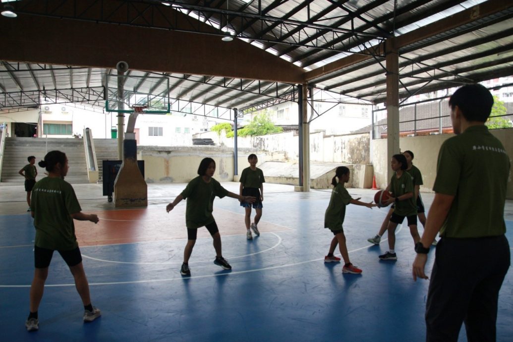 *已签发*柔：新山宽中通过培训营加强与华小学生运动训练和交流
