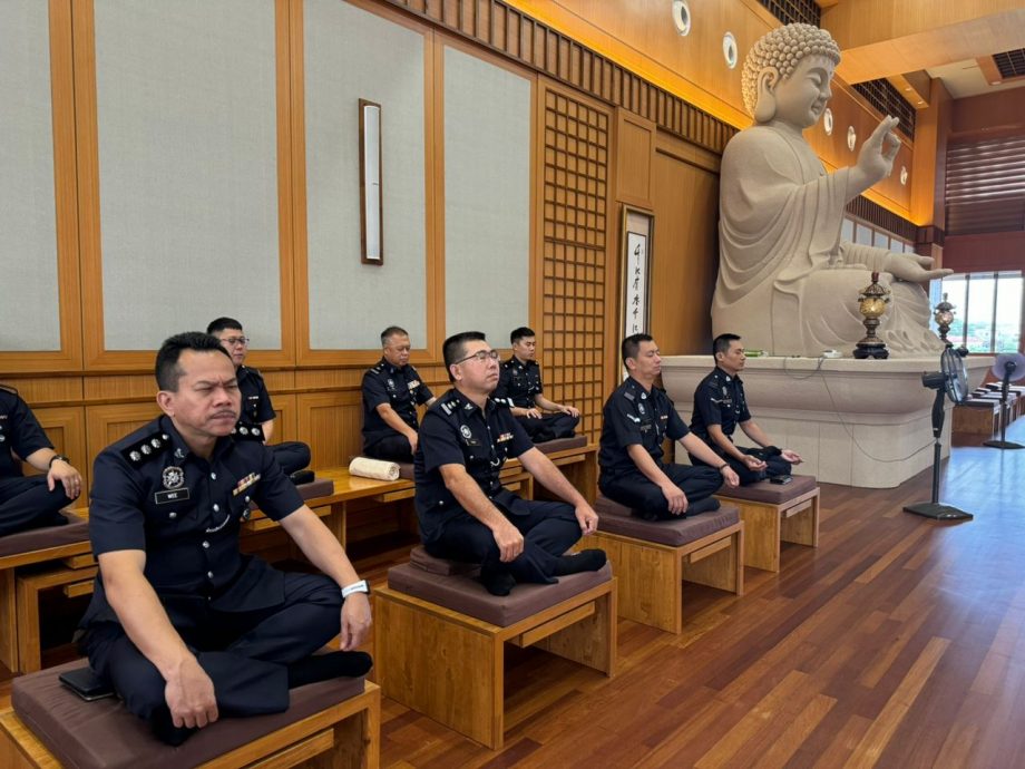 *已签发*柔:新闻:佛光山新马寺举办,柔110警务人员参与警察日祈福会