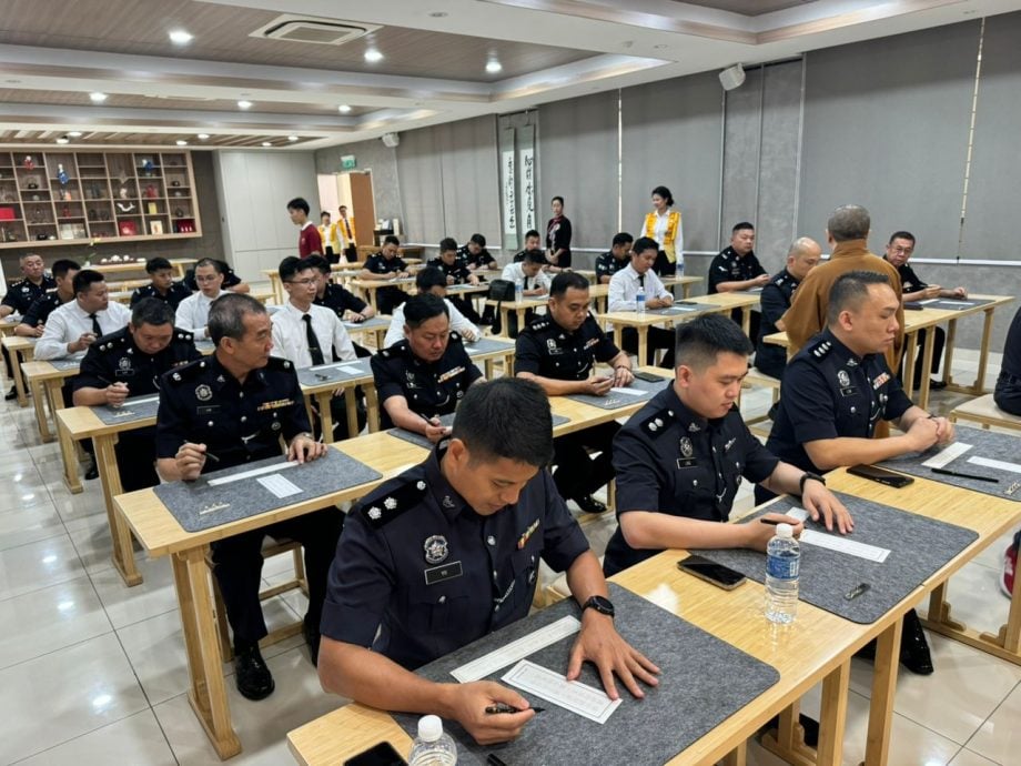 *已签发*柔：新闻：佛光山新马寺举办，柔110警务人员参与警察日祈福会