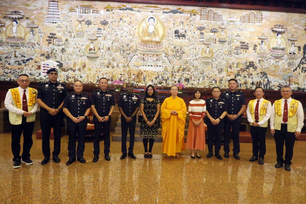 *已签发*柔:新闻:佛光山新马寺举办,柔110警务人员参与警察日祈福会