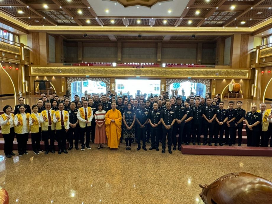 *已签发*柔:新闻:佛光山新马寺举办,柔110警务人员参与警察日祈福会