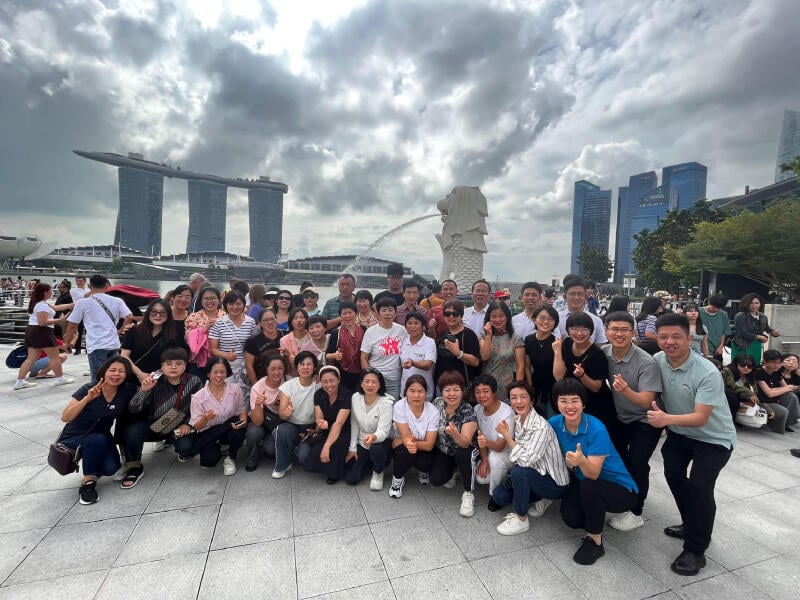 *已签发*柔:狮城二三事:中国游客趁黄金周来新自由行 有导游无团可带