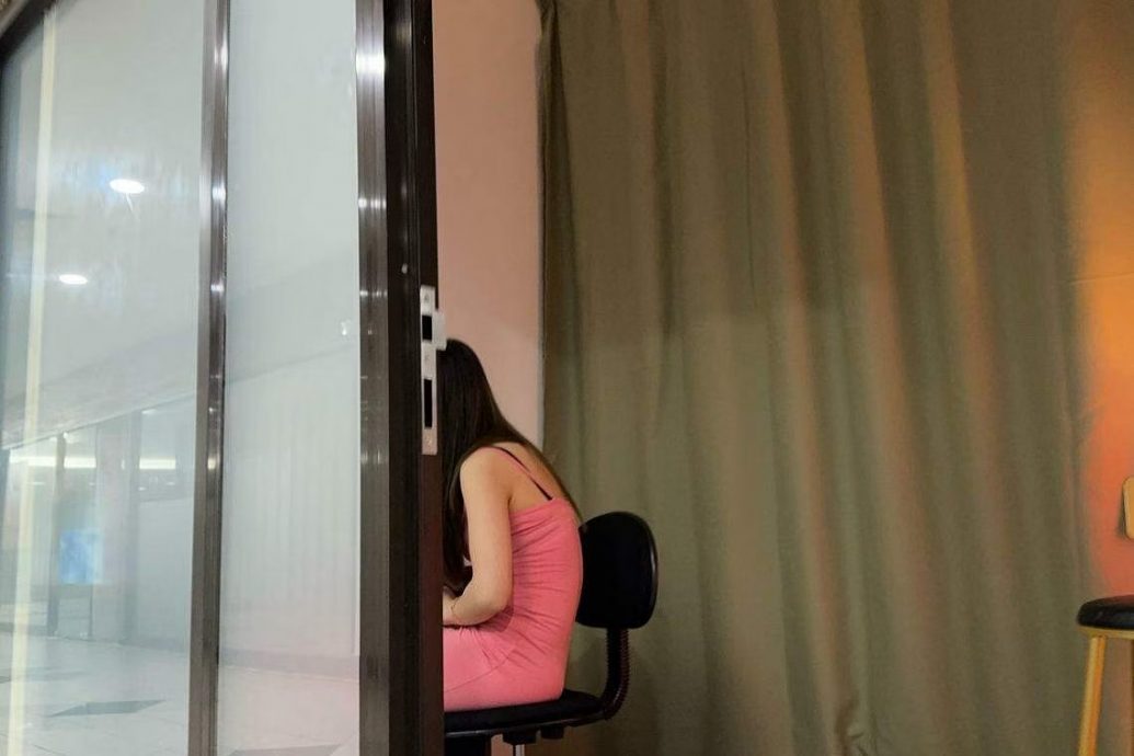 *已签发*柔:狮城二三事:狮城1商场藏春色 警方突击逮2性工作者
