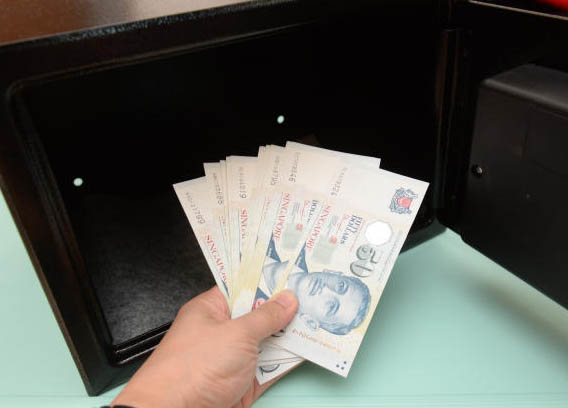 *已签发*柔：狮城二三事：狮城少年将个人账户换店家名 用PayNow骗吃骗喝逾5万令吉