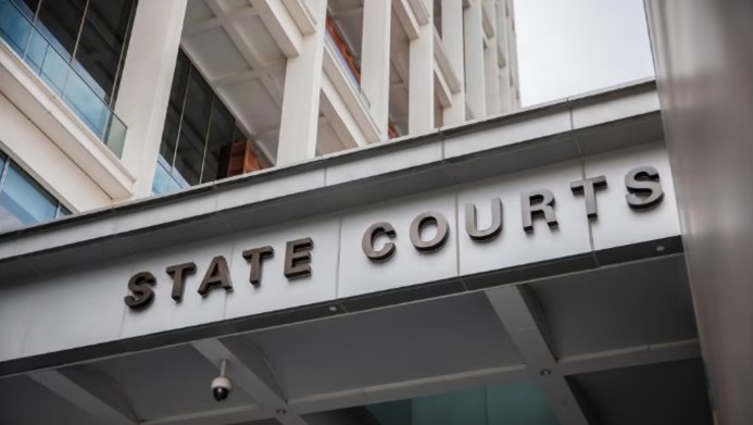 *已签发*柔:狮城二三事:狮城男子骗走朋友逾7万令吉 还冒用他人身份进赌场被判监