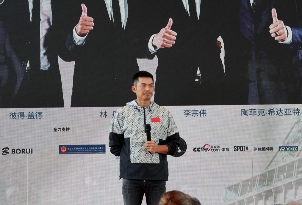 巴黎奥运倒计时100天| 羽坛四大天王齐聚巴黎铁塔 林丹:中国至少可夺2金