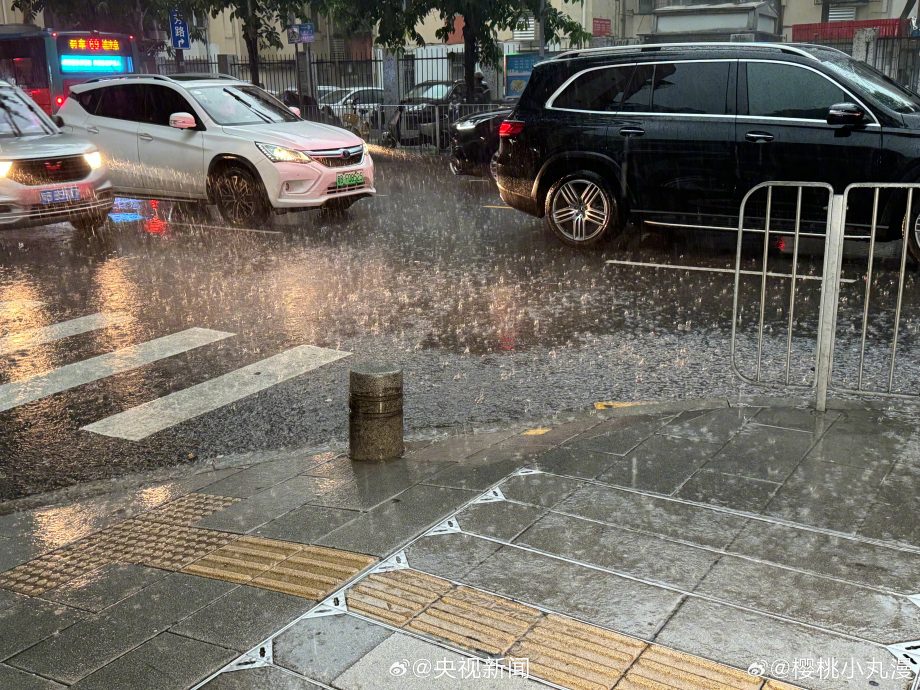 广东暴雨持续 深圳全市进入暴雨防御状态