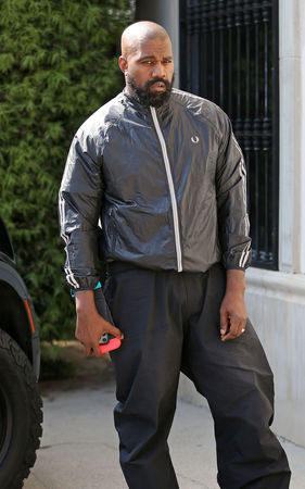 康耶维斯宣布进军AV界 坦承对色情片上瘾