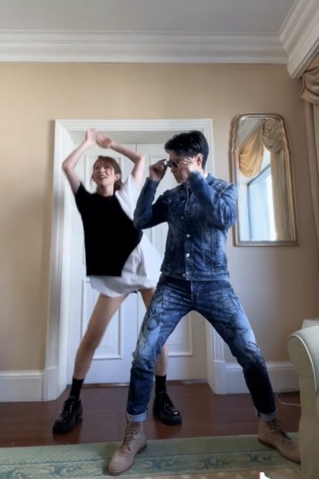 张晋翻PO老婆跳舞影片　蔡少芬被笑：跳到像避子弹&中枪