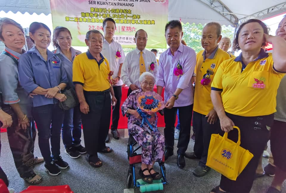 德教会济修善社敬老爱幼活动 130老人、110学生受惠
