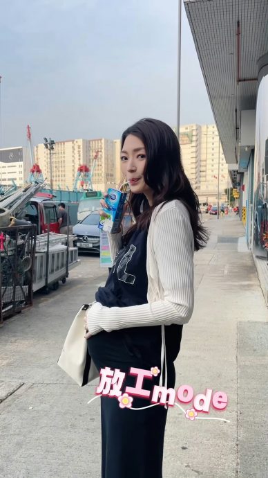 怀孕23周身形依旧纤细 连诗雅穿搭巧妙收起孕肚