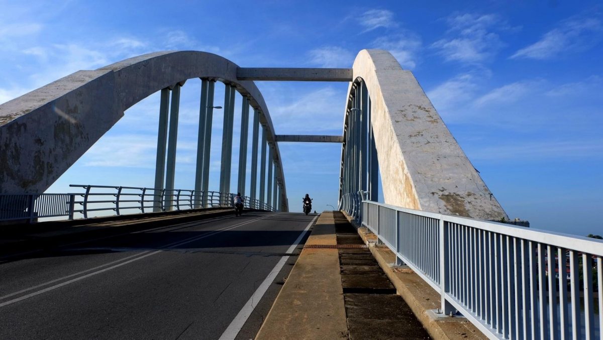 慕尼：裂痕实为伸缩缝表面裂开 吉港口大桥没变“危桥”