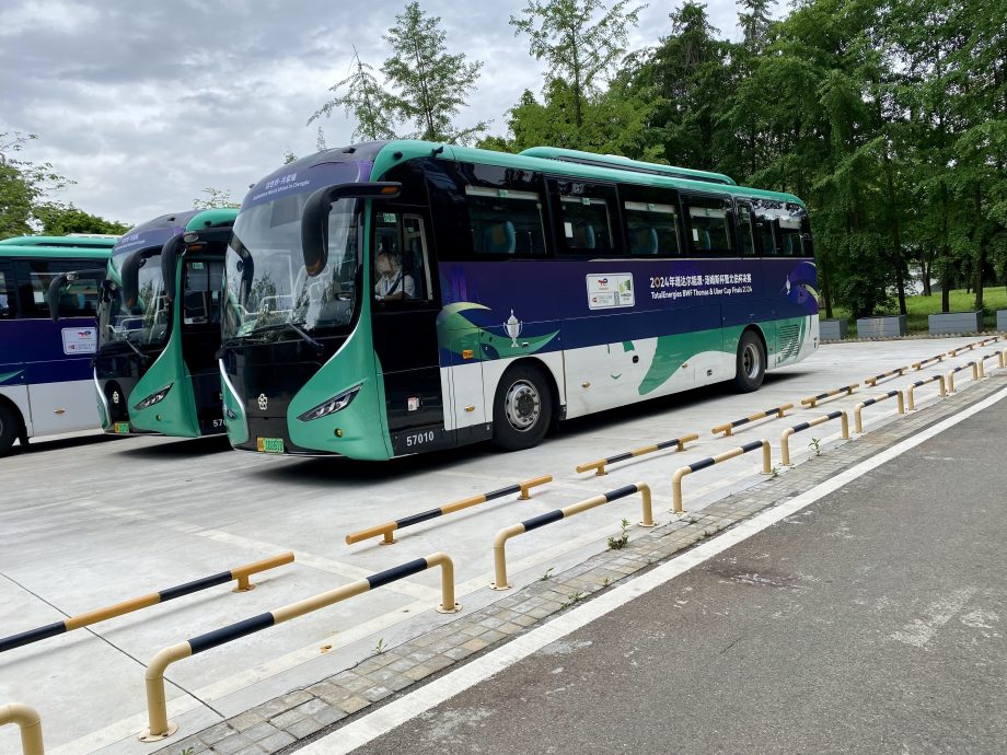 成都随笔|不想再望巴士车尾兴叹了