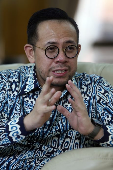 技职生非“钻车底”