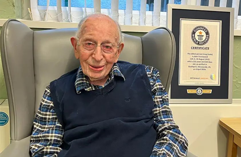 拼盘 全球最年长男性换人 英国爷爷每周吃炸鱼和薯条 称长夀“纯粹好运”