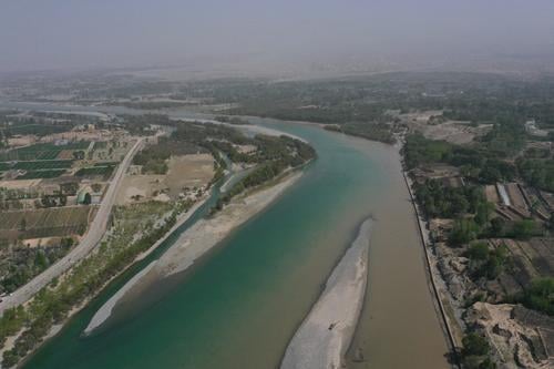 拼盘 未签 青海贵德黄河现“泾渭分明”景观