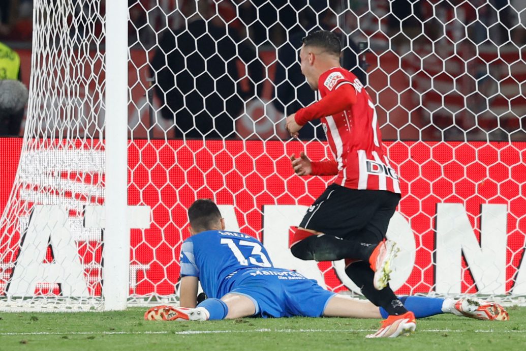 摆脱决赛6连败失落  雄狮阔别40年重捧西杯