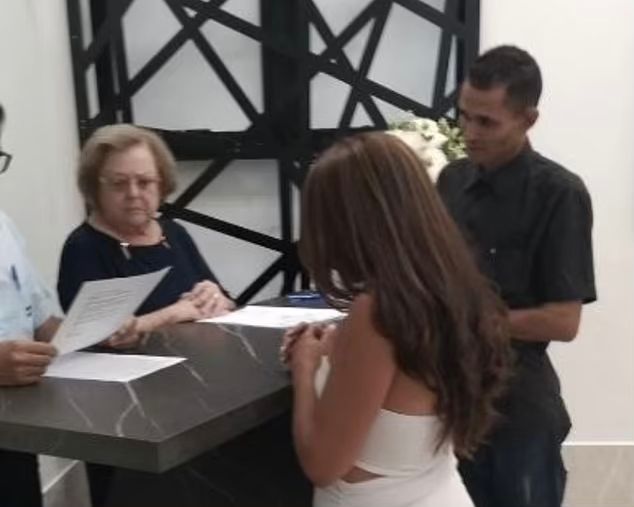 新娘婚礼派对跳舞 失足坠入泳池心脏病发亡