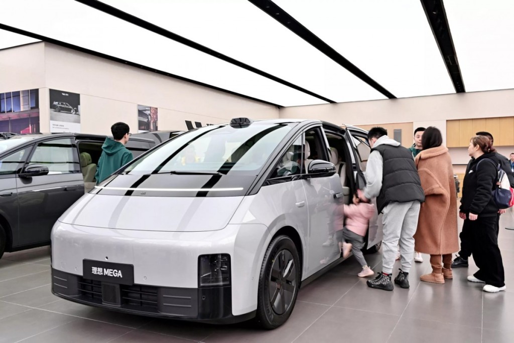 新能源汽车恶斗|理想新车型遭水军恶搞 小鹏员工配合警方调查