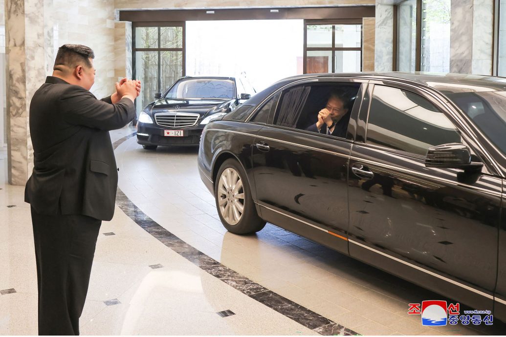 晤赵乐际 金正恩：朝中关系达更高阶段