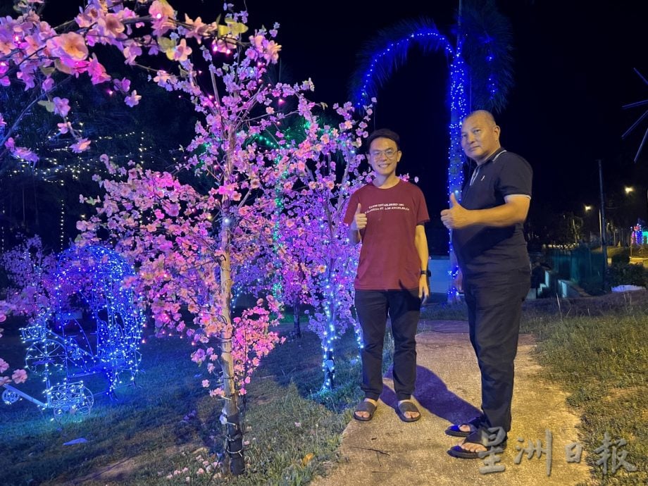 梅花树在垦殖区绽放种族交融美好Maaf Zahir Batin #MZB365