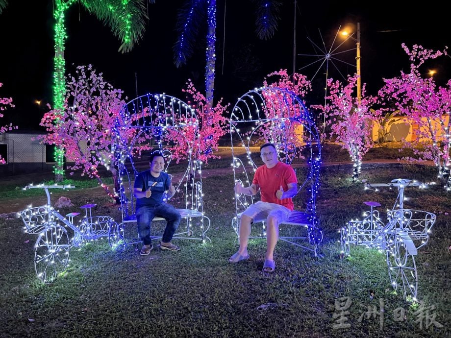 梅花树在垦殖区绽放种族交融美好Maaf Zahir Batin #MZB365