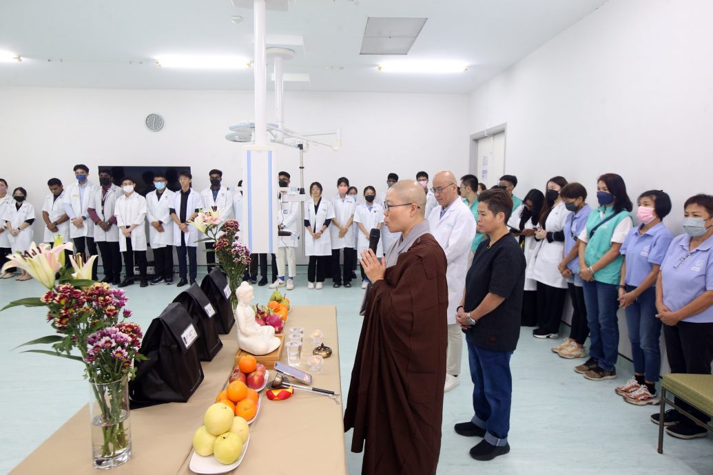 暖势力//成为无语良师4年后出殡