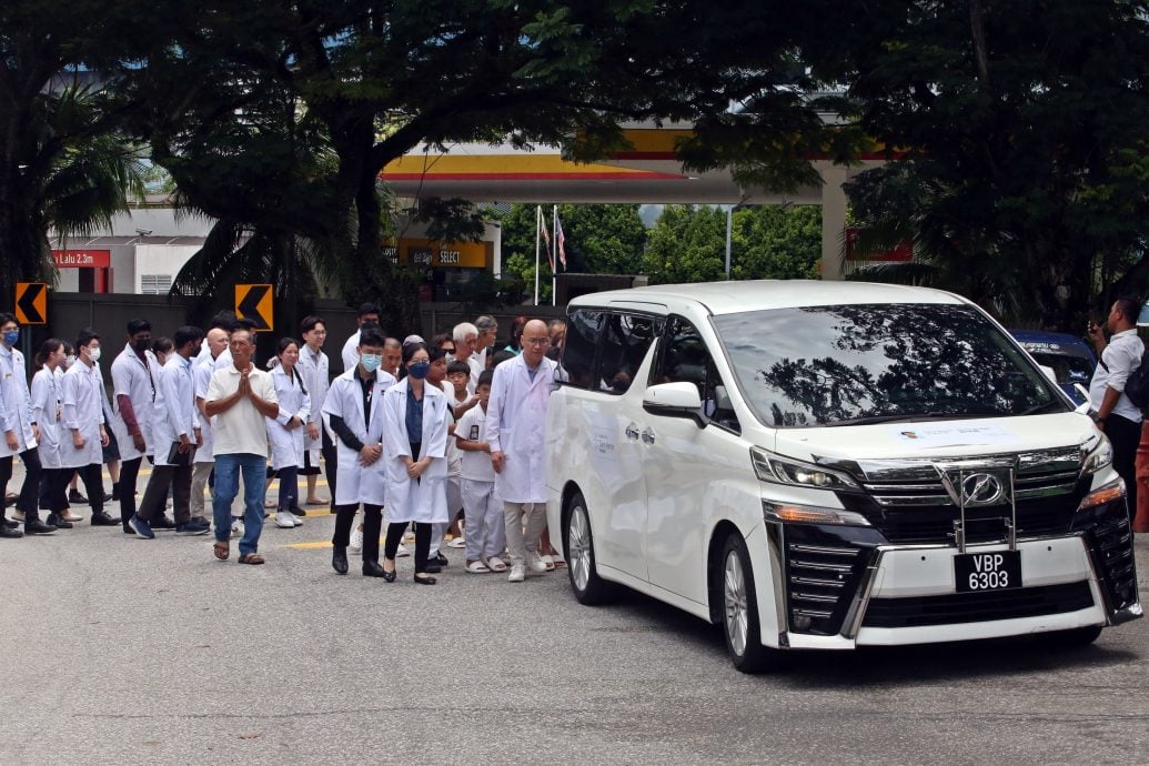 暖势力//成为无语良师4年后出殡