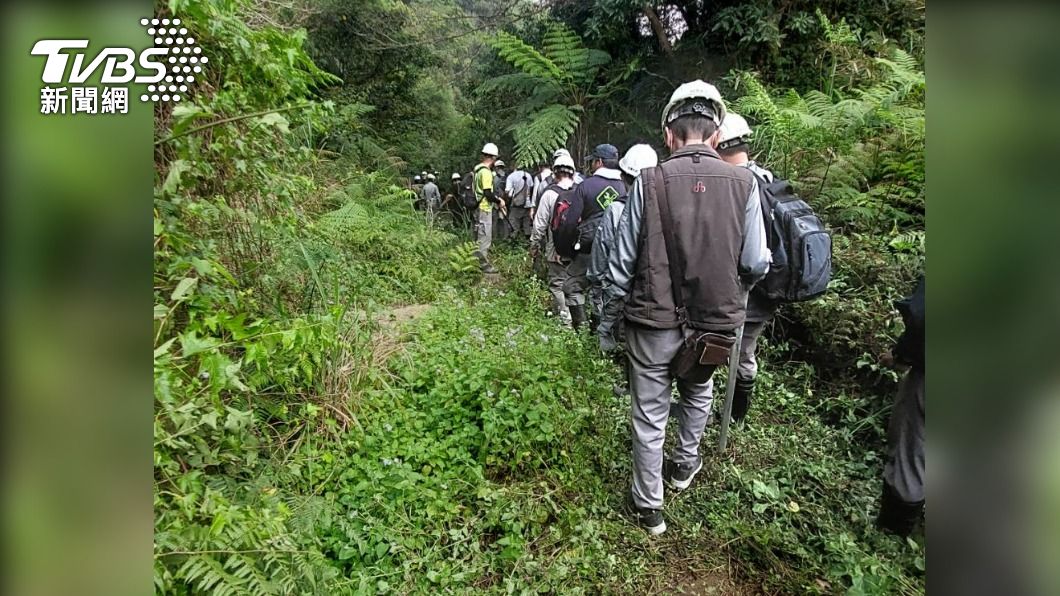 最温暖拥抱!矿工爸受困1天平安归来 3童冲上前揽牢牢