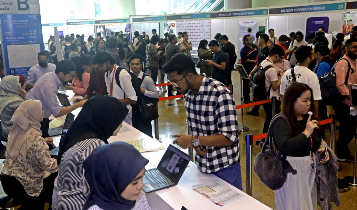 有删短//人资部副部长：我国失业率改善（下面还有两则副文）