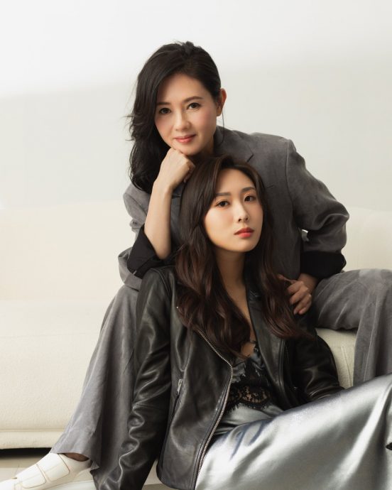 李丽珍罕同框27岁爱女 母女超正美照惊艳网民