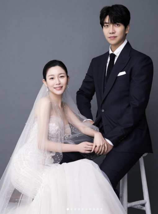 李昇基女儿照片首曝光 李多寅庆结婚周年狂晒婚纱照