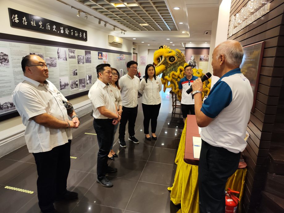 柔: 老街设雨盖走廊 拱门装置匾额 黄成兴:马华将尽全力帮助