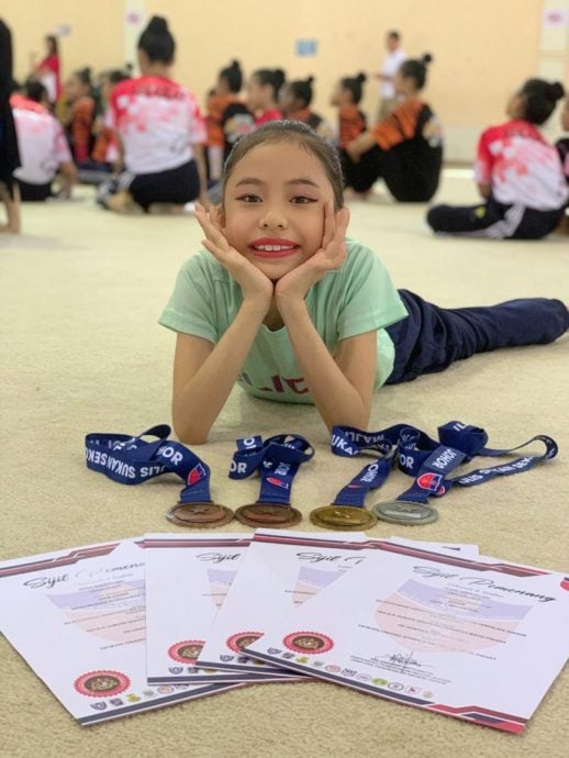 柔:封底:今日面谱(4月4日刊):为了女儿的兴趣 伟大妈妈牺牲周末往返吉隆坡