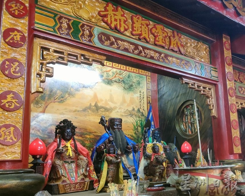 柔:封底:(本月8日刋)这些人,那些事:北干那那而南大伯公宫拥近百年历史