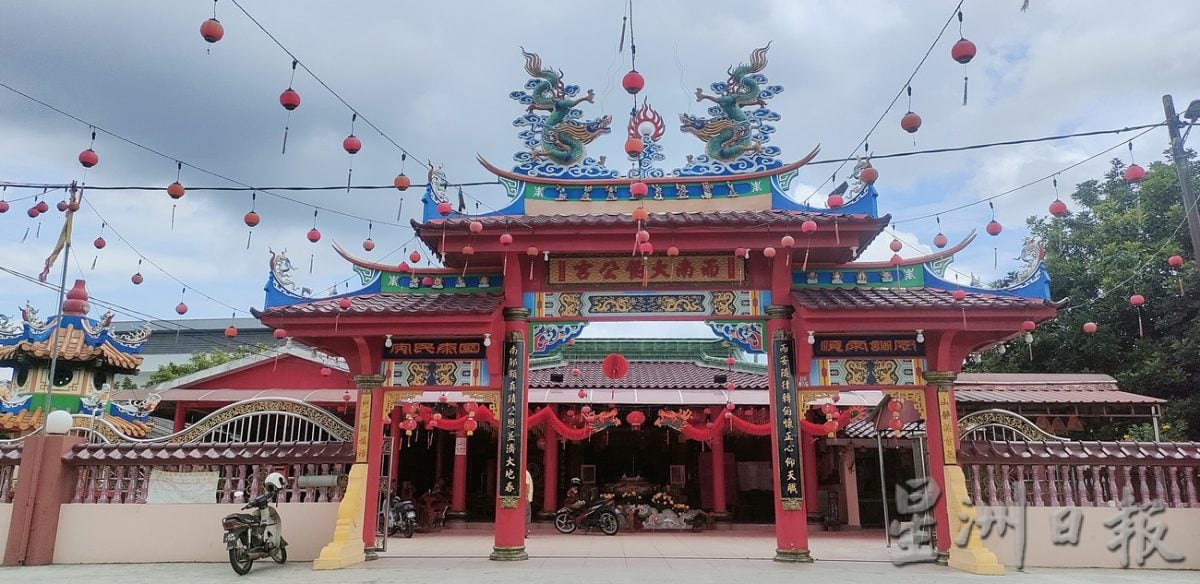 柔:封底:(本月8日刋)这些人,那些事:北干那那而南大伯公宫拥近百年历史
