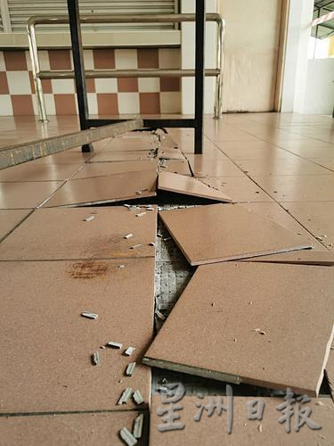 柔:抢修食堂地砖爆裂 张念群移交3万沙威四维华小