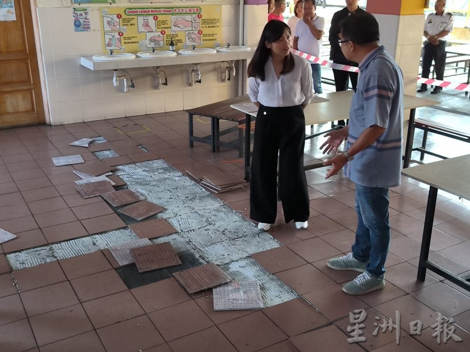 柔:抢修食堂地砖爆裂 张念群移交3万沙威四维华小