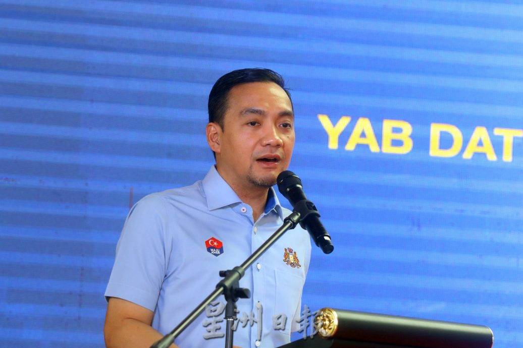 柔：新闻： 跨境电动巴士投入运作  设更多充电桩应付需求