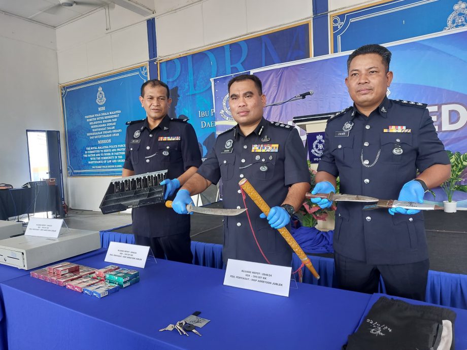 柔：新闻：持刀抢劫便利店  4嫌犯束手就擒