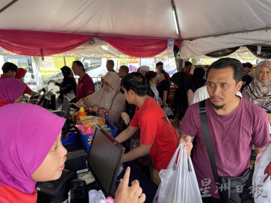 柔:新闻:斋戒月市集无价格标签 柔内贸局开7罚单