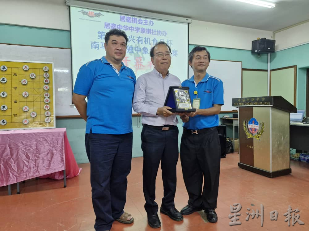 柔:新闻:章振明:积极训练象棋教练 培育更多学生青苗
